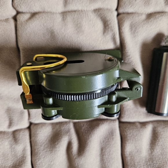 Nifty travel compass & flint match - Picture 2 of 2